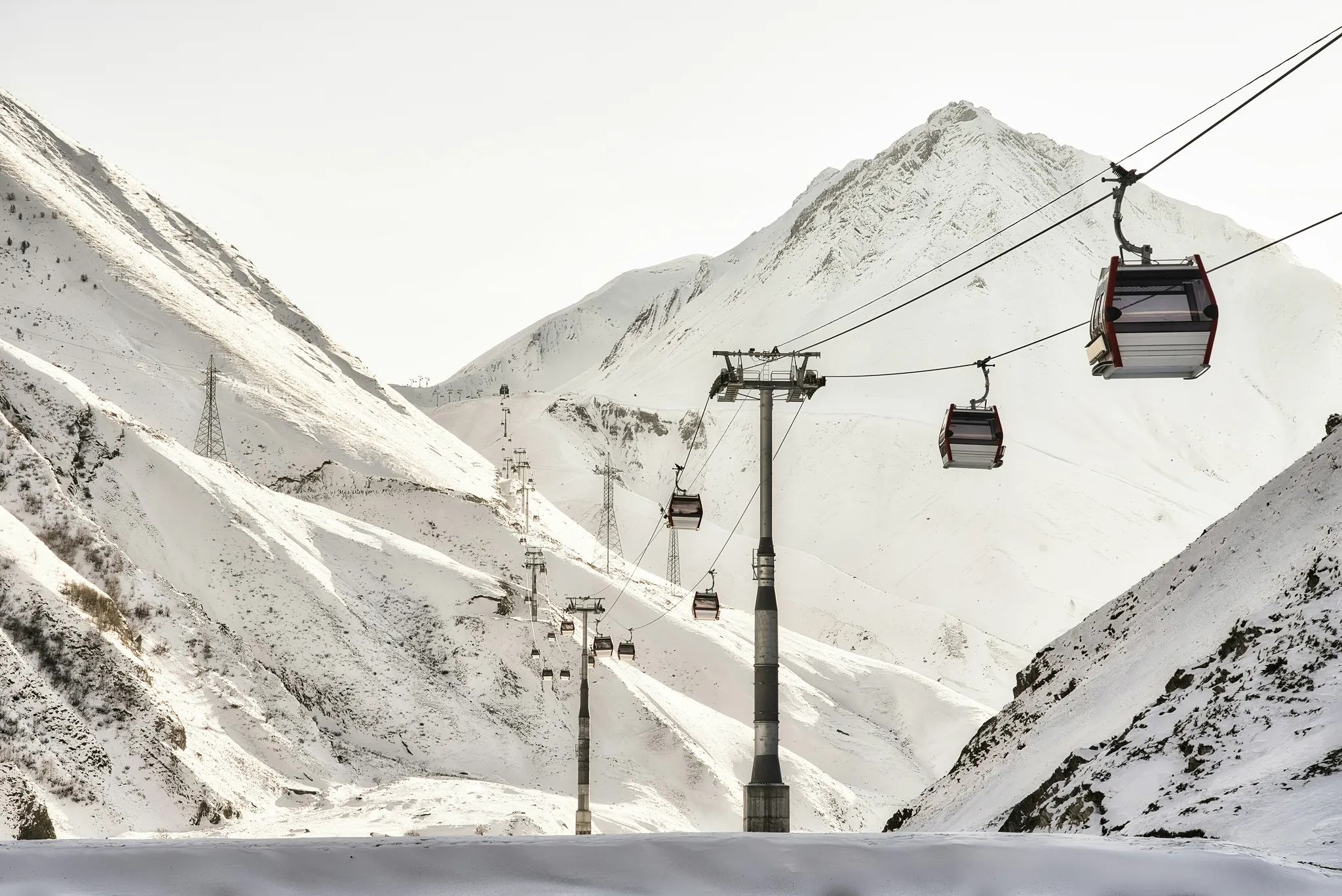Seilbahnen (c) Yuriy Fomin (@fominpictures) Unsplash.com